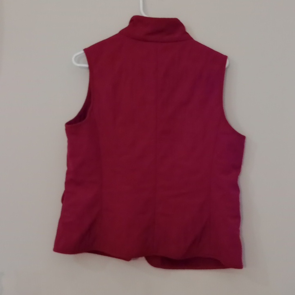 Red Vest - Picture 5 of 5